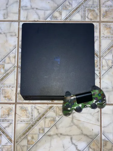 PlayStation 4 Slim (PS4)