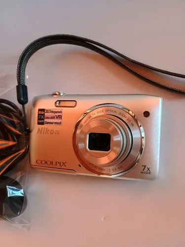 Nikon coolpix S3500 20.1 mega pixels