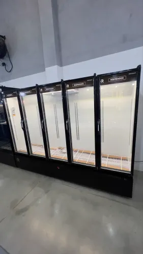 Expositora 5 portas para frios, laticínios e bebidas não alcoólicas - nova 