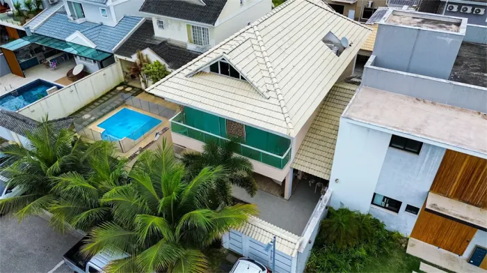Casa Triplex de Alto Padrão no Condomínio Sand Lake 264m²- 4 quartos (3 suítes ) - Recrei