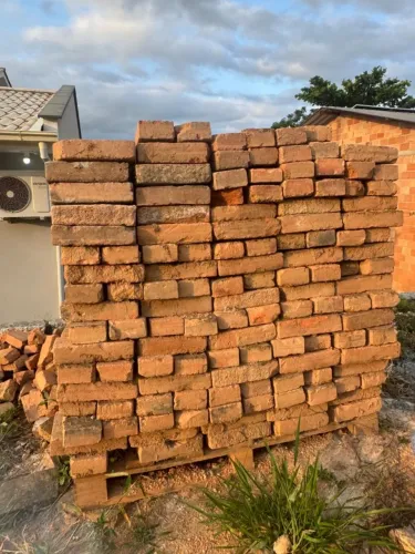 Tijolo Maciço R$ 1,20 und.