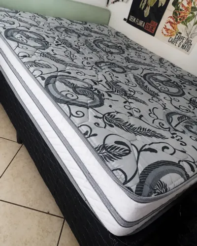 Colchão Casal com molas Herval