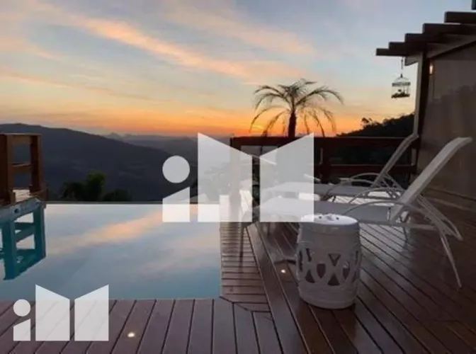 Condominio Vila dos Amigos- 4 qts- 1 suíte- 290m²- 2 vagas- area gourmet- vista p/montanha