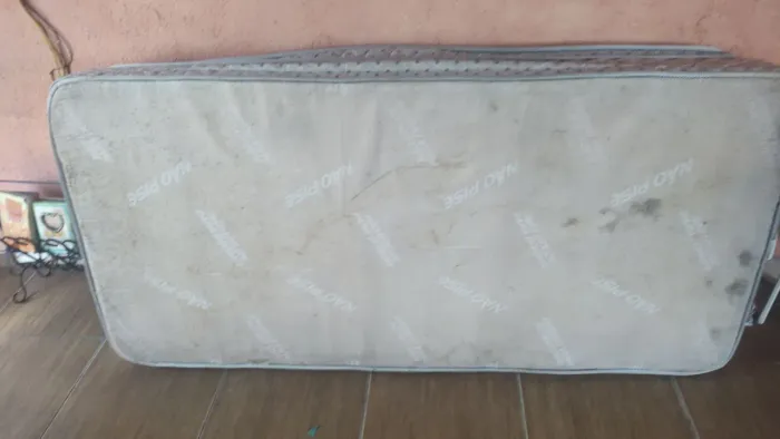 vende se um colchão de mola