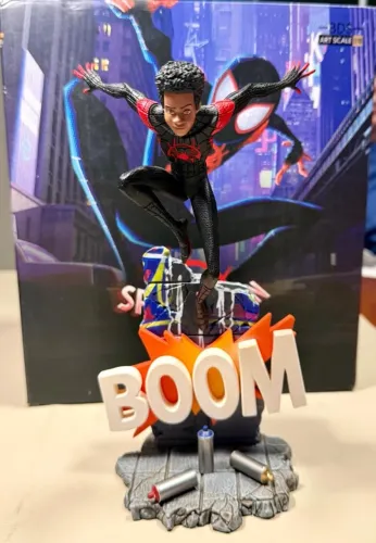 Spider-Man Miles Morales no Spider-Verse - Iron Studios 1/10 