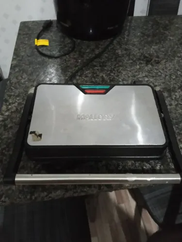 Sanduicheira grill 