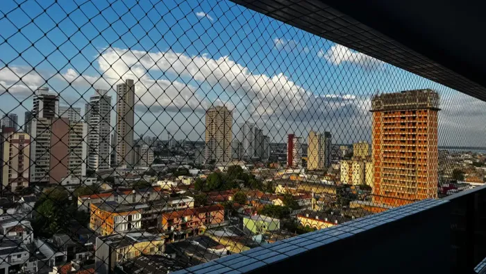 *Alugo próximo à Batista Campos condomínio completo com 2/4