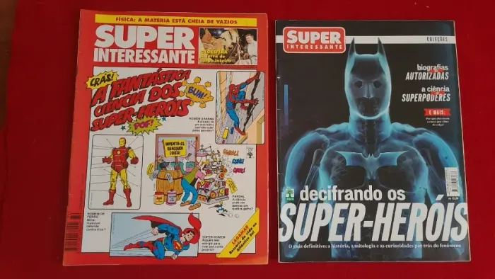 Lote com 2 edições da revista SUPERINTERESSANTE com o tema SUPER HERÓIS