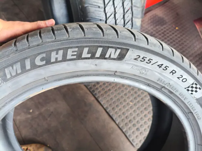 Pneu Michelin 255/45 R20
