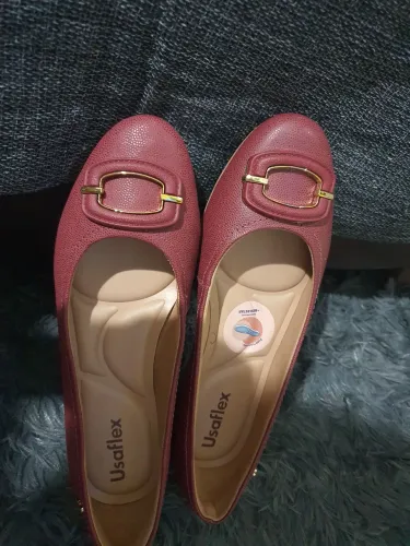 Sapatilha Usaflex couro vinho 37