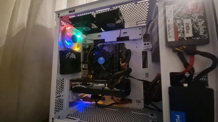 Vendo PC Gamer / Ilha de Edição - i5 9400F + RX 590 8GB + 16GB RAM + 1TB Armazenamento