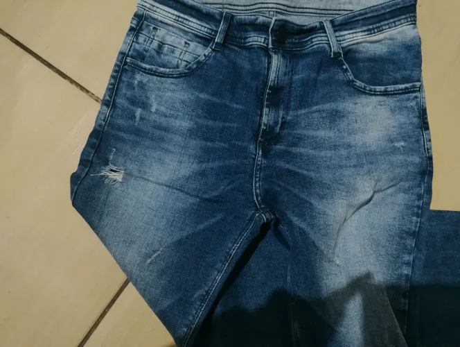 Calça jeans skinny, tamanho 38, serve até o 42