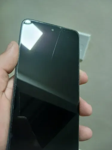 Moto G05 128/4 Tela trincada funcionando normalmente, microfone um pouco baixo.