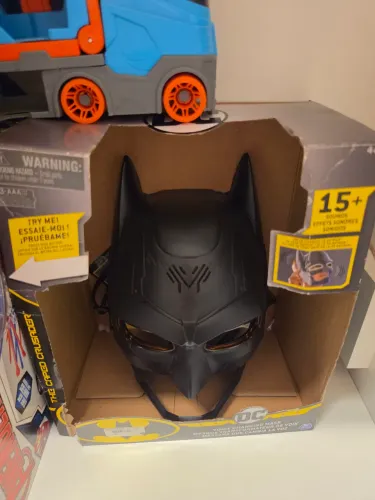 Máscara batman com vóz pouco usado