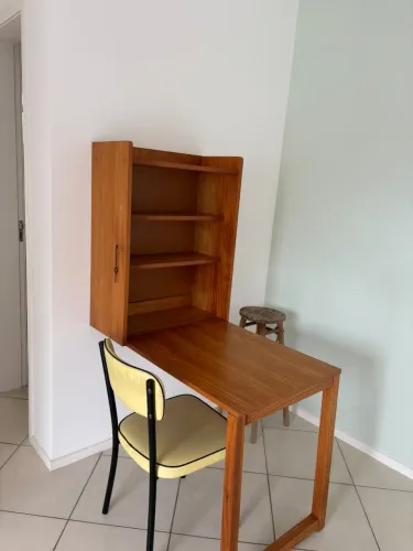 Escrivaninha dobrável que fixa na parede 