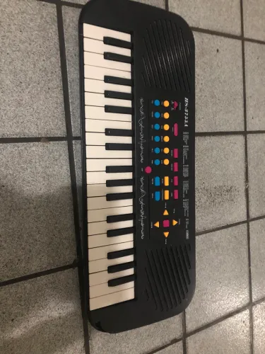 Teclado infantil funcionando