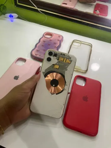 iPhone 11 usado com traseira quebrada.PREÇO NEGOCIÁVEL!