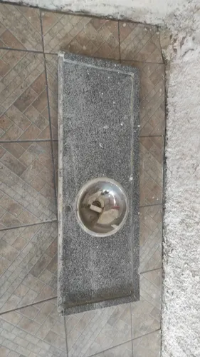 Pedra de pia com cuba de inox