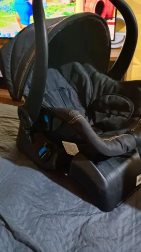 Bebê conforto Galzerano com base de carro