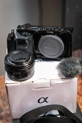 Sony ZV-E10 + Viltrox 23mm f/1.4 + Lente Kit + Acessórios