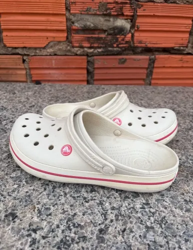 crocs classic clog mellon 39