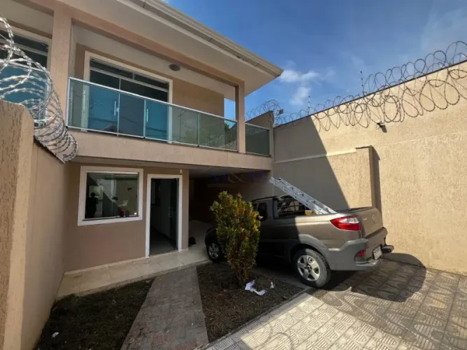 Casa para locaA§A£o com 03 quartos, sendo um suAte, vaga para 02 veAculos, Bairro Candel