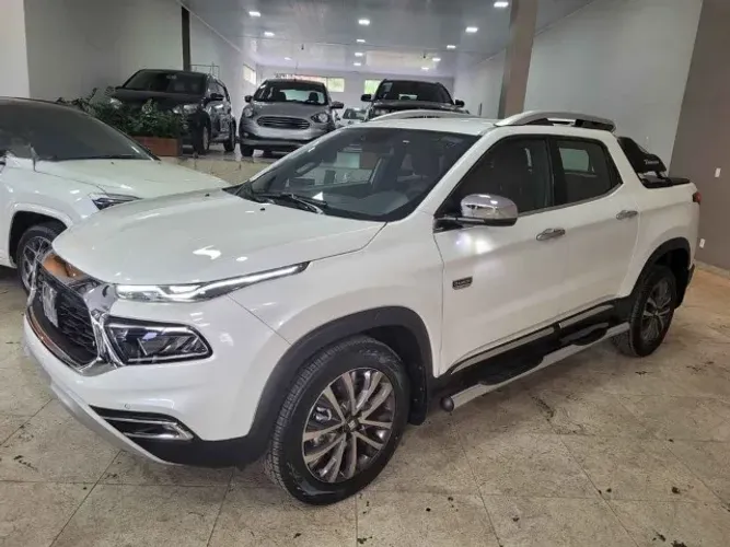 Fiat Toro ano 2023