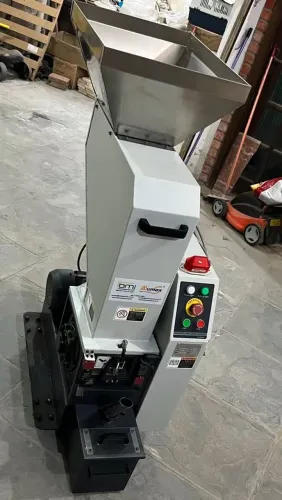 Triturador de plástico de média rotação AMG-230 (Seminova):