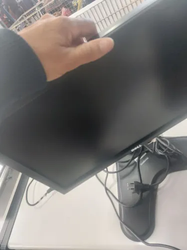 Monitor del com suporte