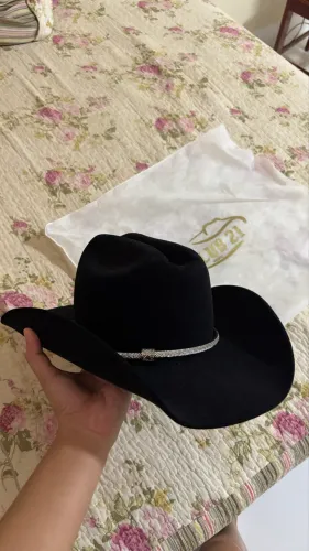 Vendo chapéu novo 
