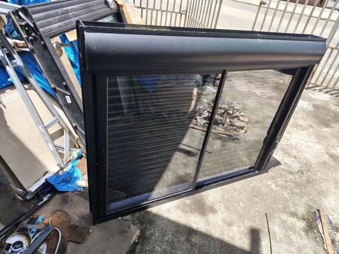 Janela integrada preta 120x150 crv