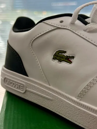Tênis Lacoste T-Base