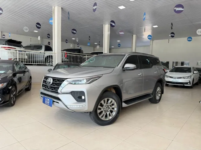 Toyota Hilux SW4 SRX 4X4 2.8 TDI 16V Dies. Aut. 2023