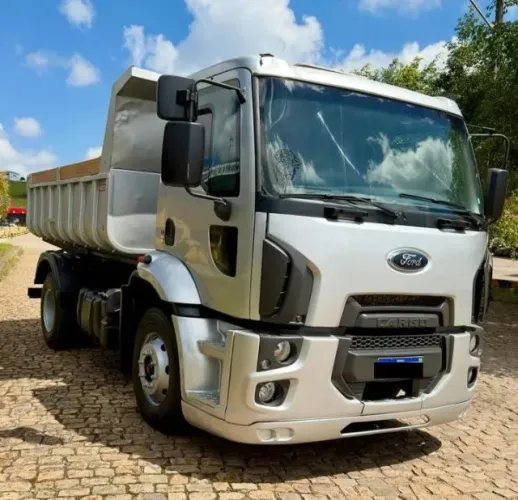 Ford Cargo 1319 4x2 2013 Caçamba