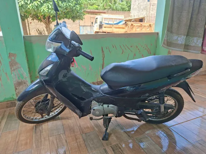 Vendo uma biz 2010 valor $ 7.500