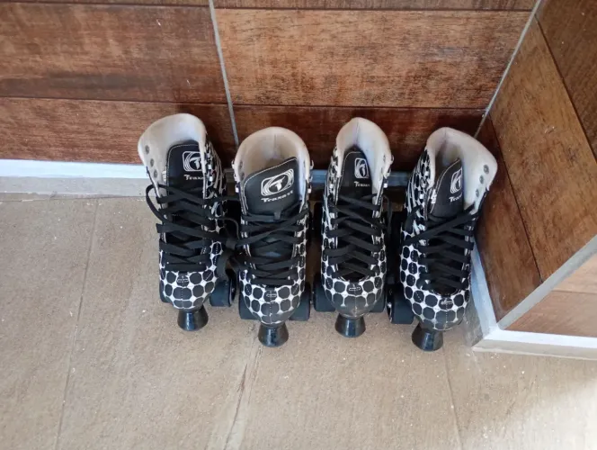 2 pares de patins Traxarti com freios