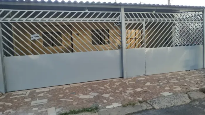 Aluga-se Casa na QR 116 de Samambaia Sul.