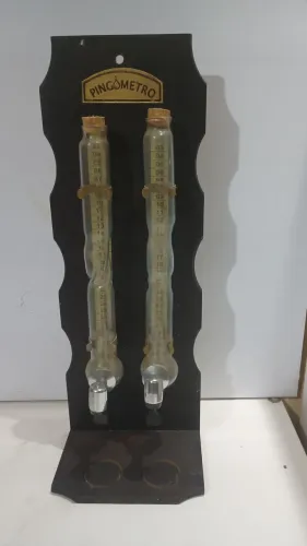 Suporte de parede medidor de bebida tubo de vidro rústico