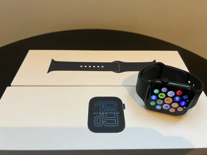 Apple Watch SE 3 GPS 44mm Pulseira Esportiva P/M Meia-Noite (produto seminovo)