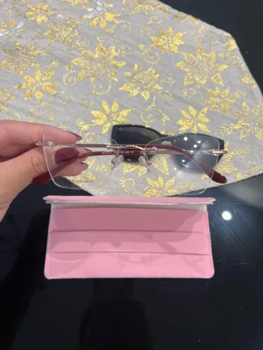 Vendo óculos clip-on nunca usado, serve para colocar duas lentes de grau.