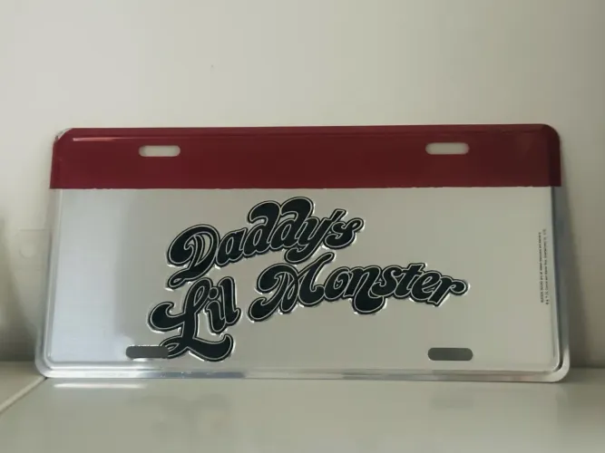Placa Carro Alerquina Daddys Little Monster DC Comics