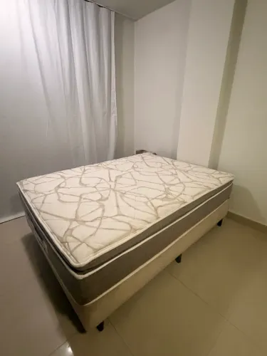 Cama de casal com colchão Ortobom linha ouro