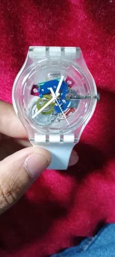 Relógio Swatch transparente 