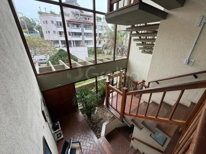 Pousada de 523 m², com 8 apartamentos e próxima à praia em Canasvieiras.