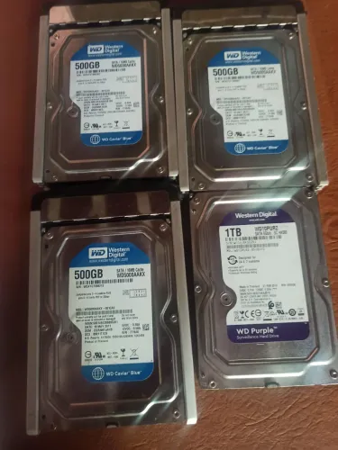 4 Hd Wester Digital, 3 de 500Gb e 1 de TB.