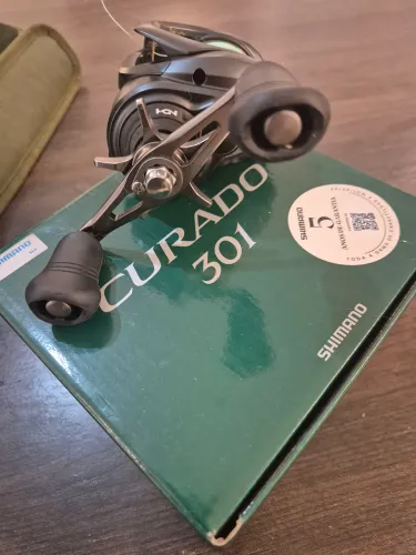 Kit para pesca. Carretilha Curado 301. Maleta, alicate, balança, vara hammer, kit com ac