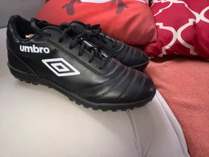 Vendo chuteira da UMBRO 42/43