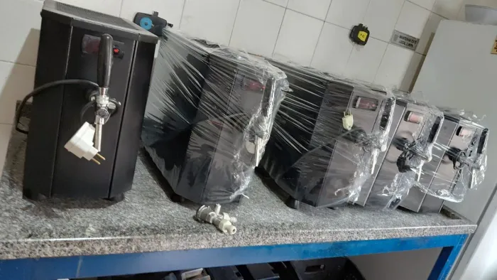 Vendo 5 chopeiras Top Bier, modelo TB01, Capacidade 50 Lts/hora, 127 volts, funcionando.
