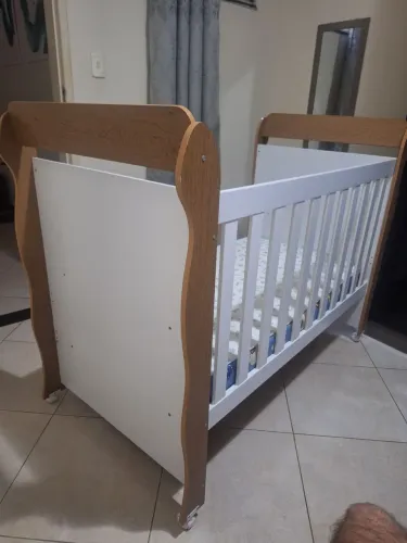 Vendo berço americano que vira cama
