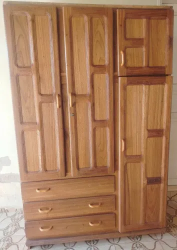 Guarda roupa de madeira!